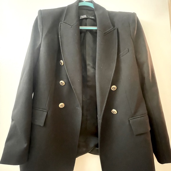 Women’s Black blazer with gold buttons .. size large - Picture 4 of 6